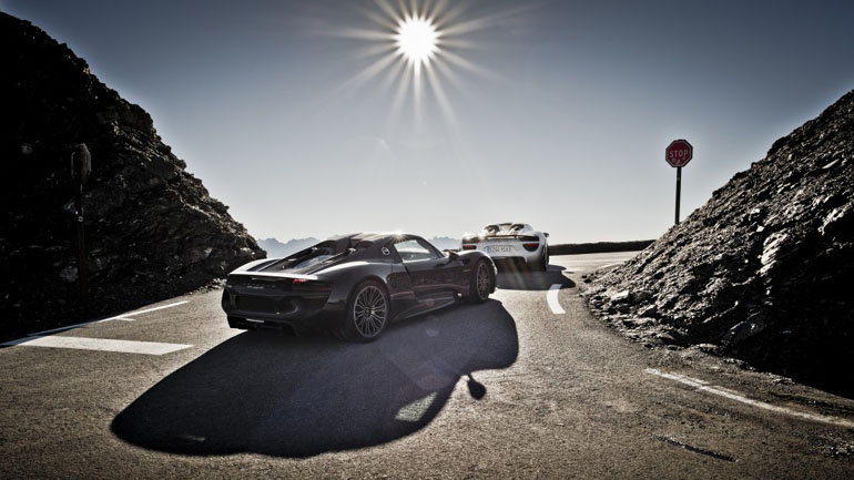 Στις μαγευτικές Άλπεις με Porsche 918 Spyder